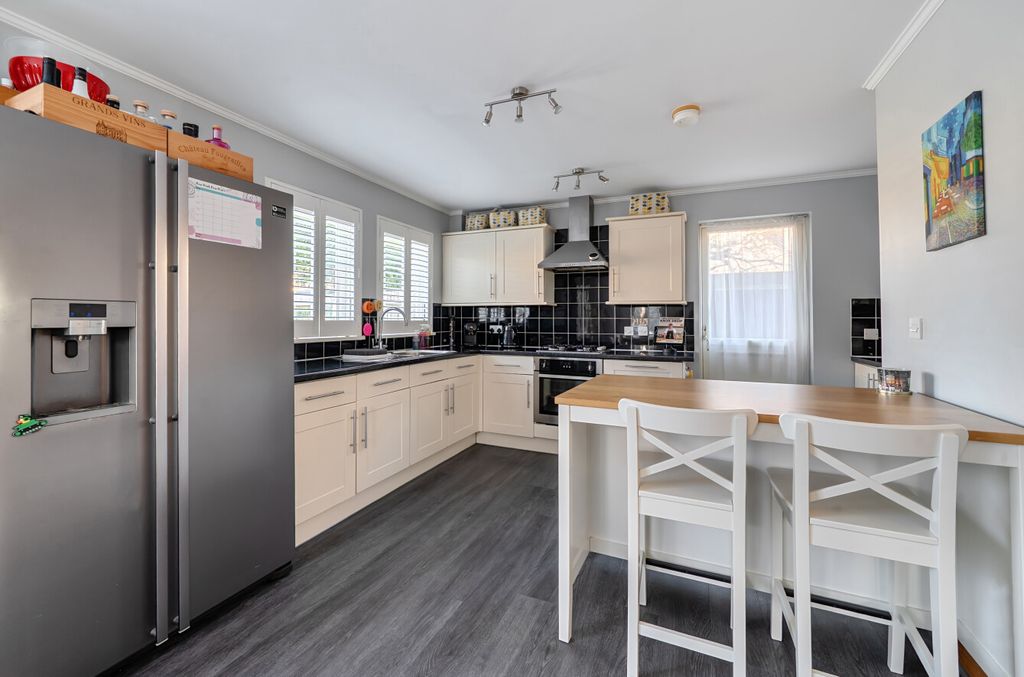 Property photo 3 of 21 1387965-16-693Acd...