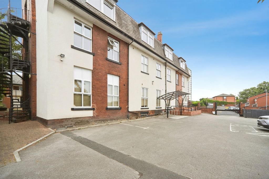 Property photo 3 of 13