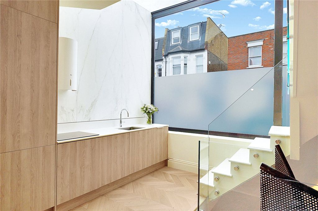 Property photo 2 of 16 Picture No. 26