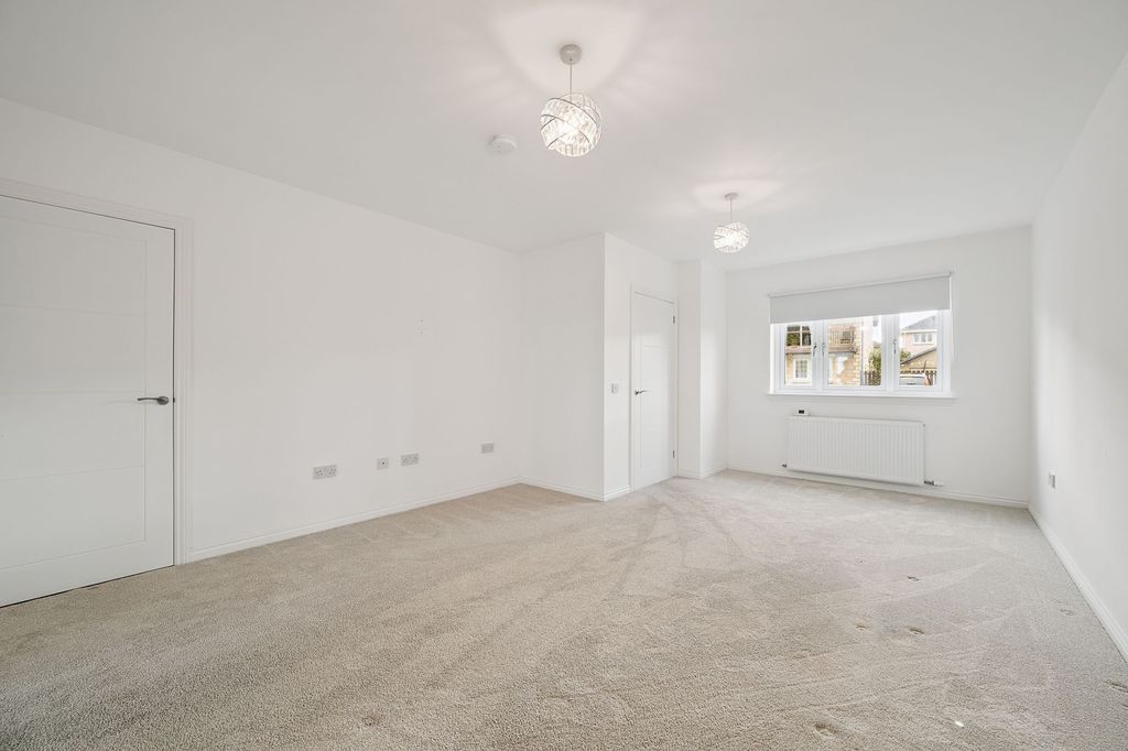 Property photo 3 of 32 Lounge