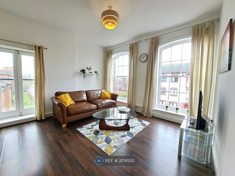 Property photo 1 of 12 Living Room