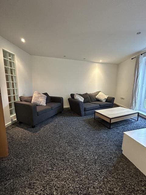 Property photo 2 of 9 Lounge