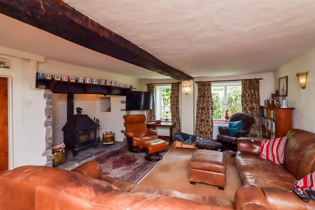 Property photo 3 of 43 Image00015