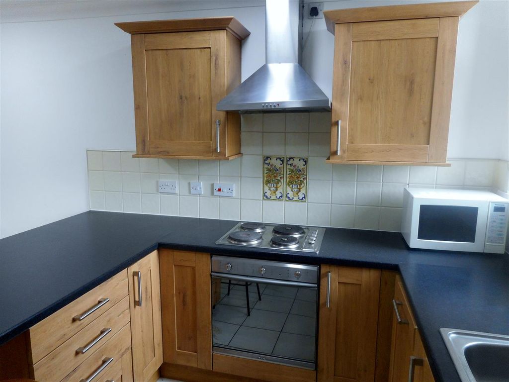 Property photo 3 of 11 Bathroom.Jpg