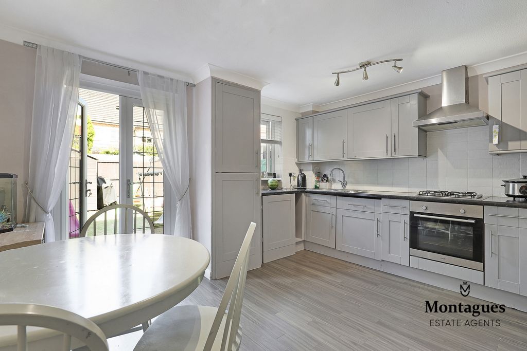 Property photo 1 of 18 Photo 9