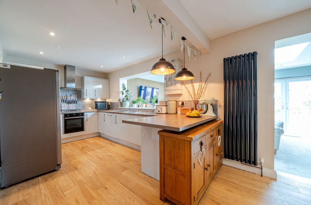 Property photo 3 of 14 1438915-6-69d7832...