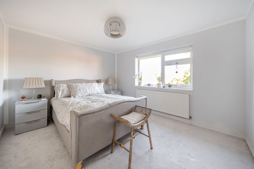 2 bed flat for saleCambridge Road, Marlow SL7 photo 5