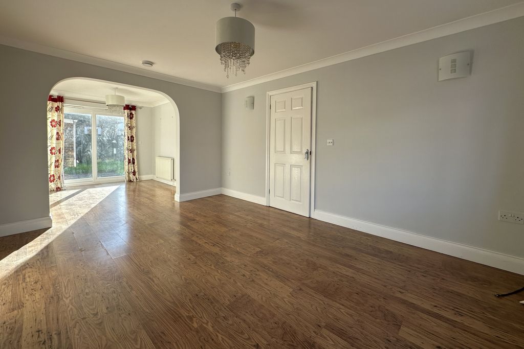 Property photo 3 of 10 Photo 3