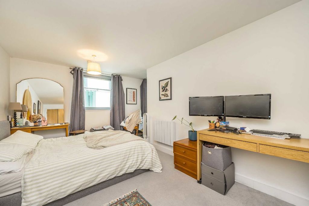 Property photo 3 of 4