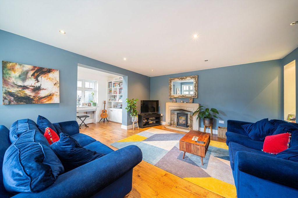 Property photo 2 of 9