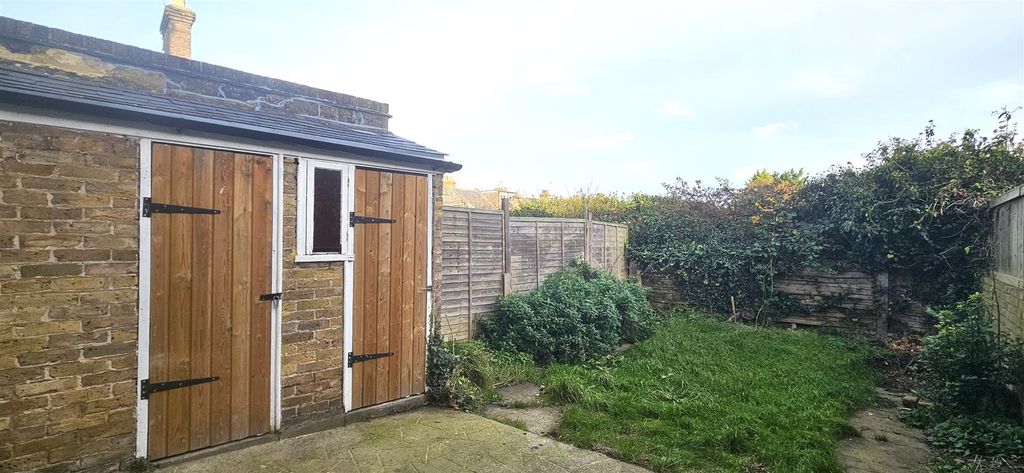 Property photo 3 of 11