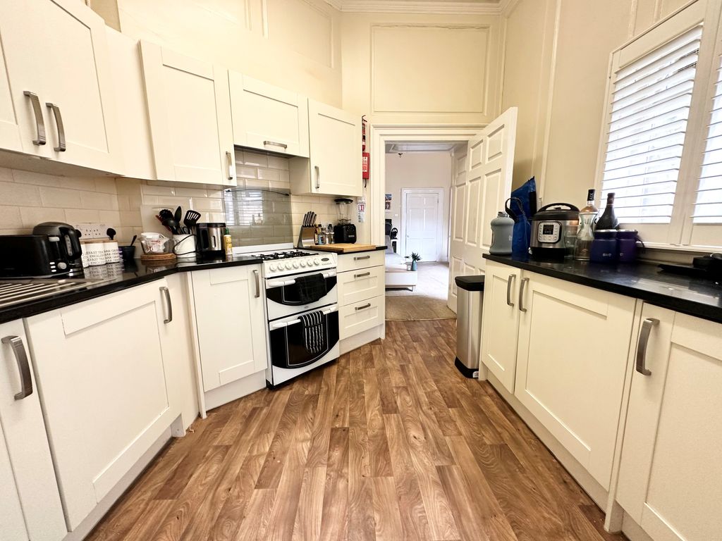 Property photo 3 of 7 Kitchen