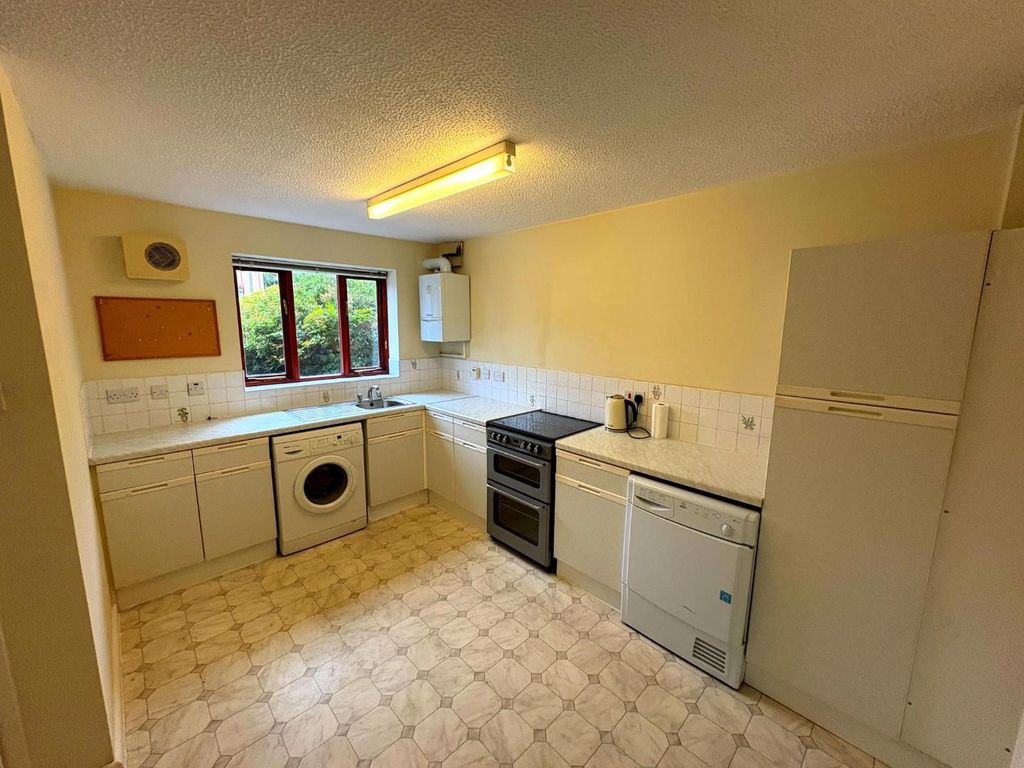 Property photo 2 of 7 Kitchen