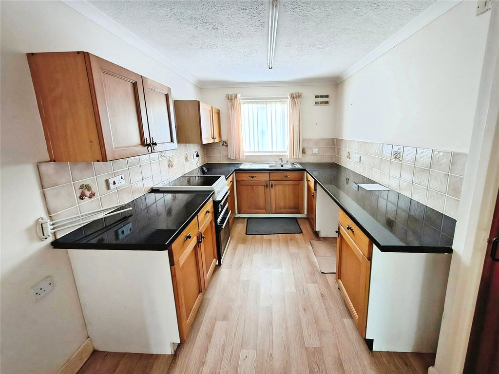 Property photo 3 of 11 Kitchen