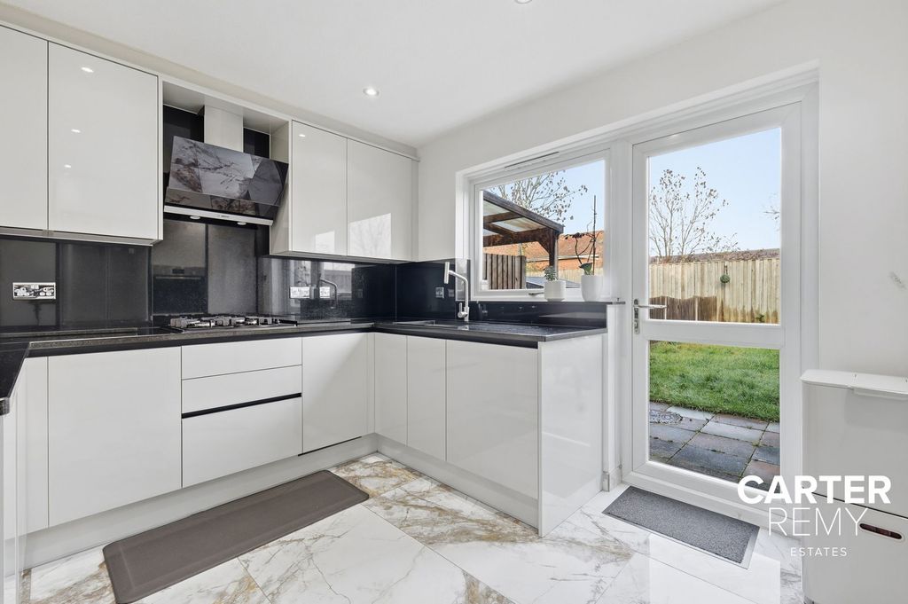 Property photo 2 of 23