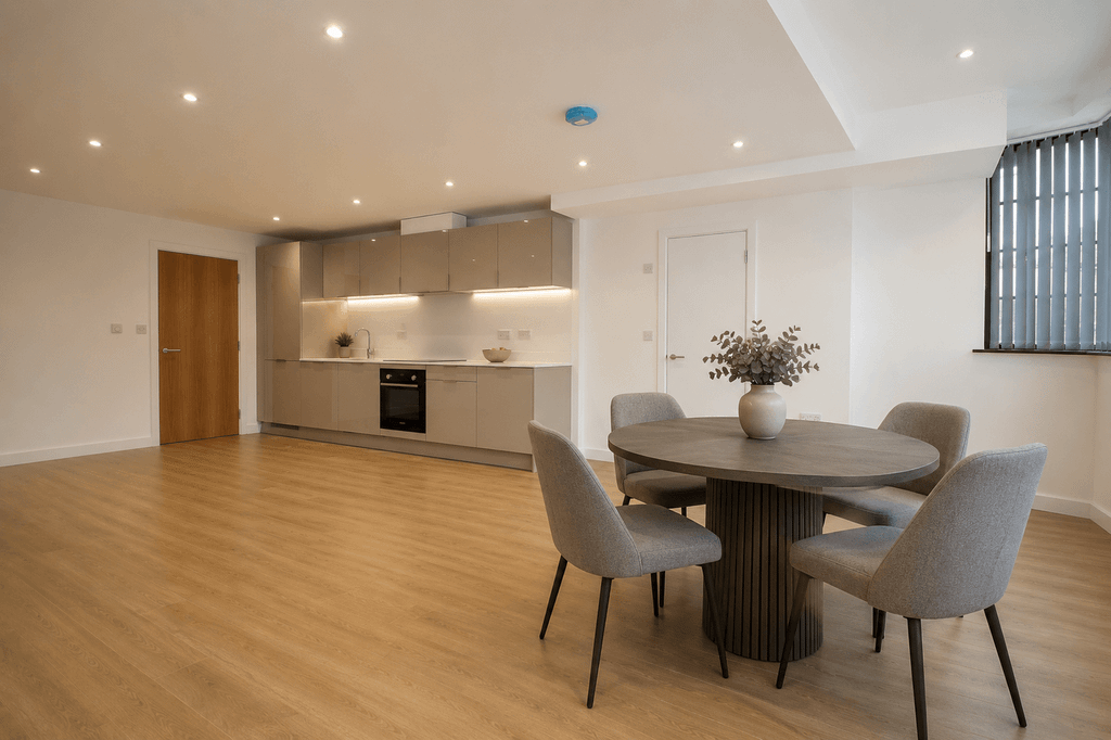 Property photo 1 of 17 3 Bedroom, 2 Bathroom Flat To Rent Near Ealing Hospital
