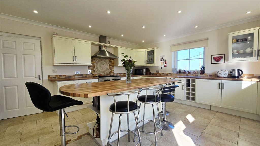 Property photo 2 of 27 Picture No. 19