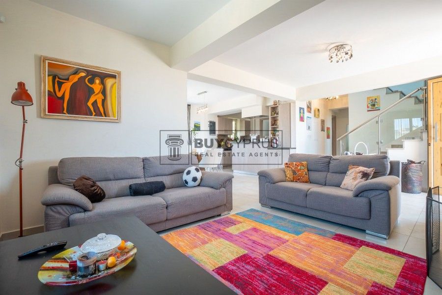 Property photo 2 of 45