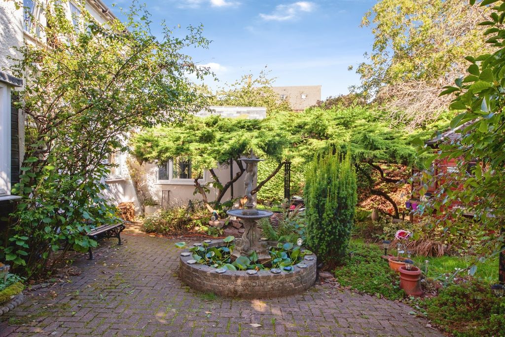 Property photo 2 of 34