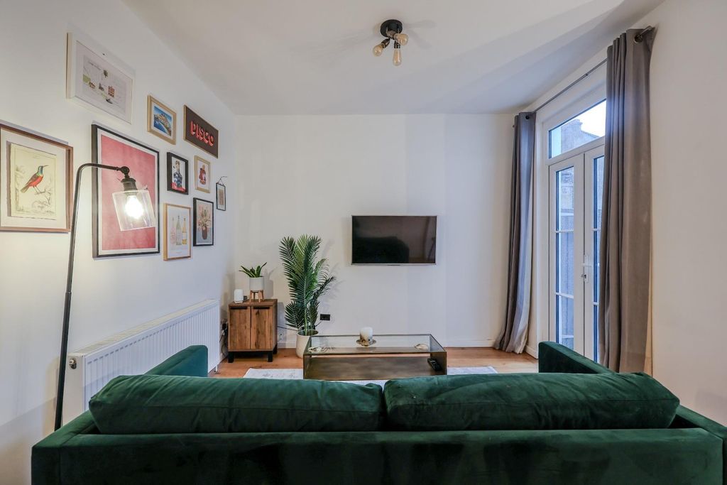 Property photo 3 of 20