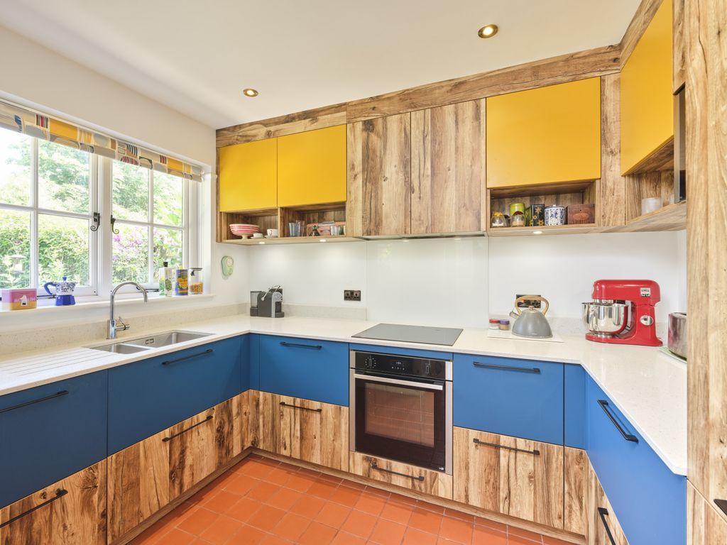 Property photo 3 of 16 Kitchen