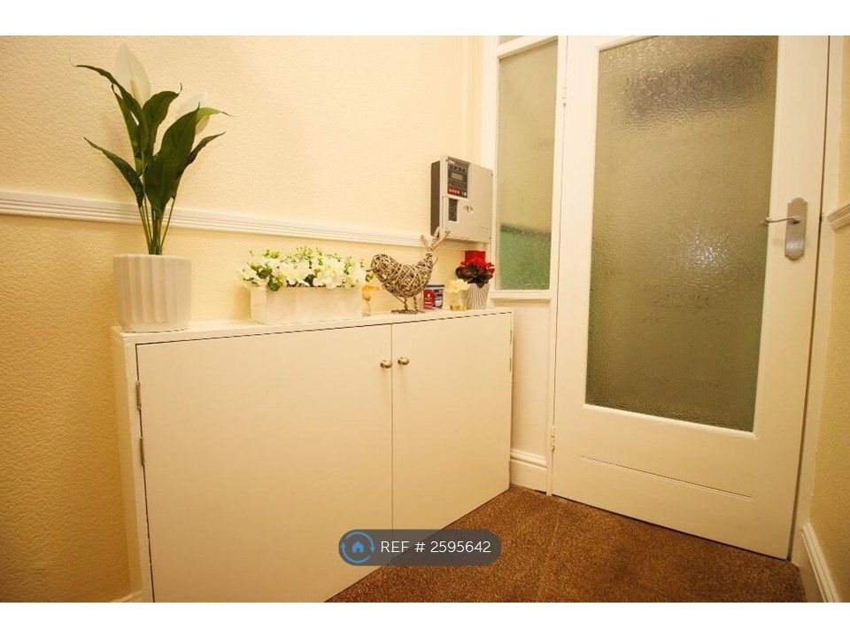 Property photo 1 of 6 Communal Entrance