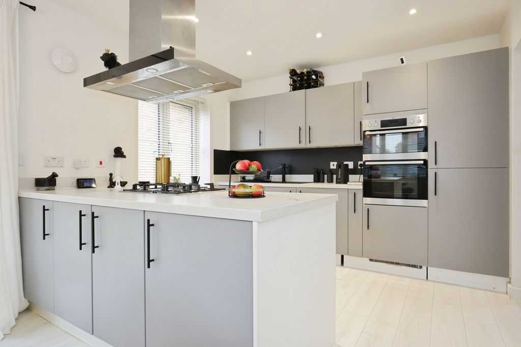 Property photo 3 of 18 Photo