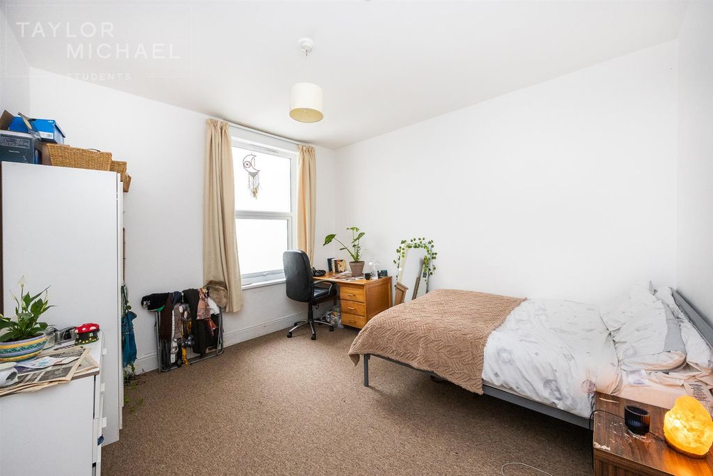 Property photo 3 of 11 Bedroom