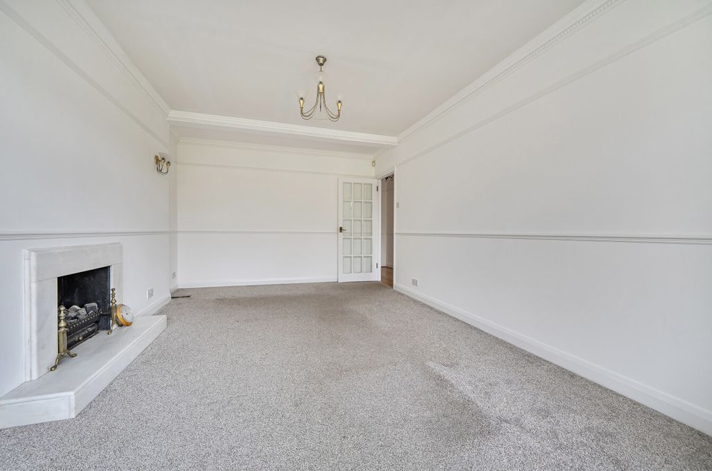 Property photo 3 of 16 1434510-11-69c136...