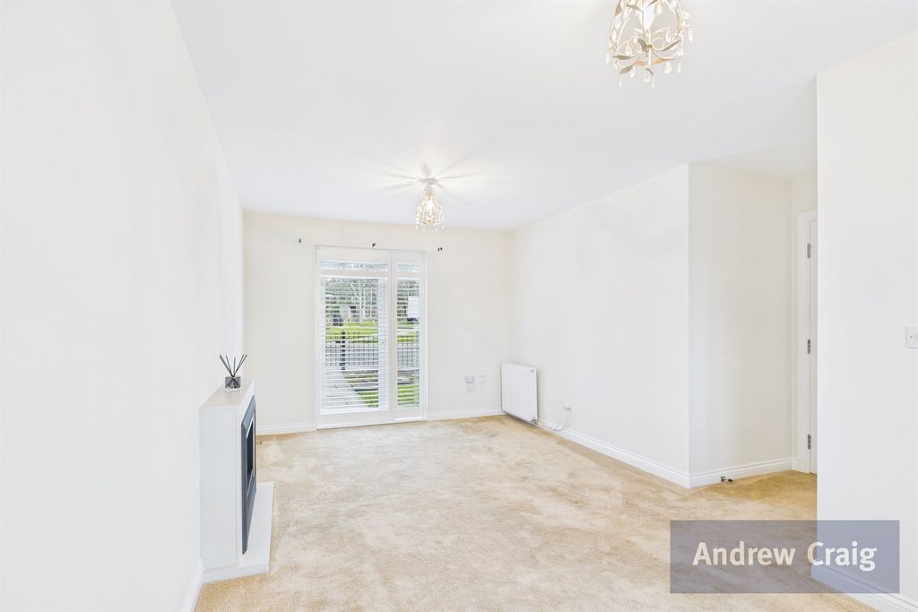 Property photo 3 of 15 Lounge