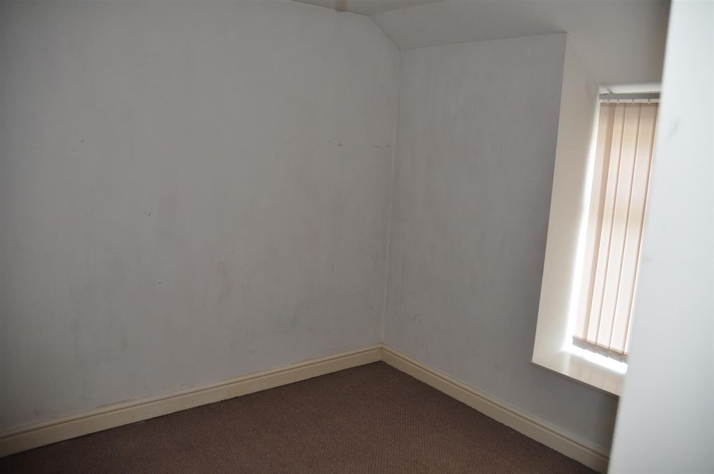 2 bed barn conversion to rentPump Street, Holyhead LL65 photo 5