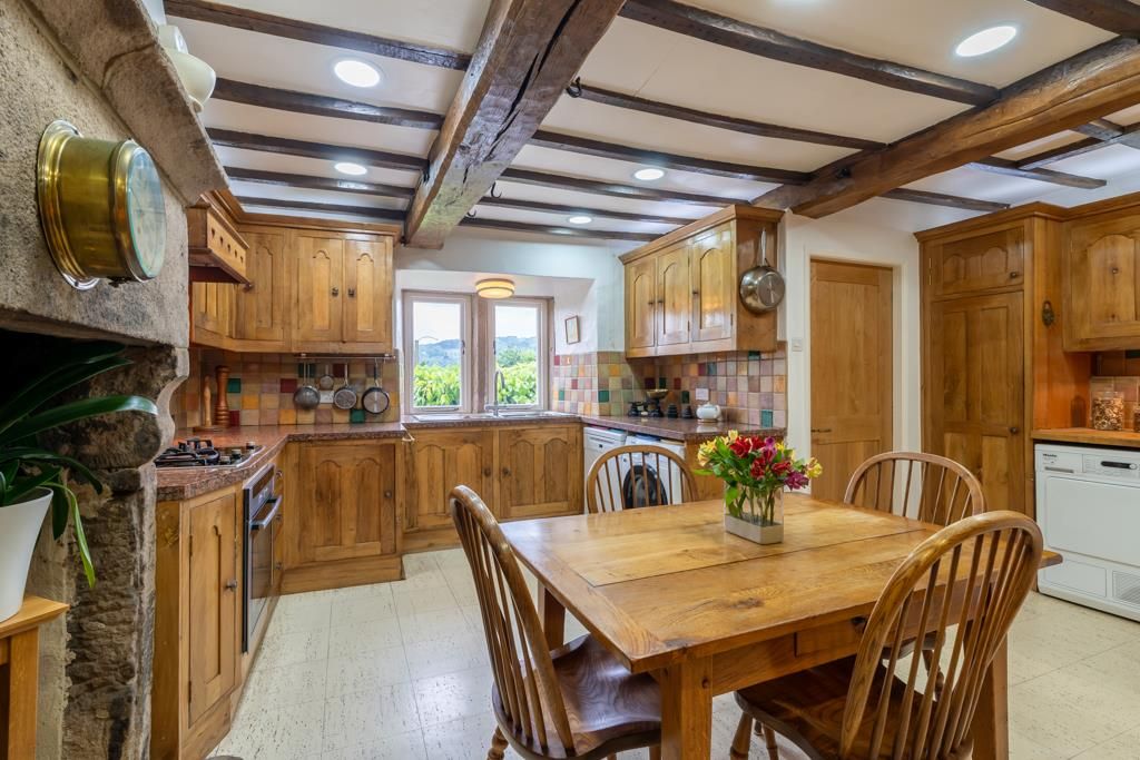 Property photo 3 of 47 Breakfast Kitchen