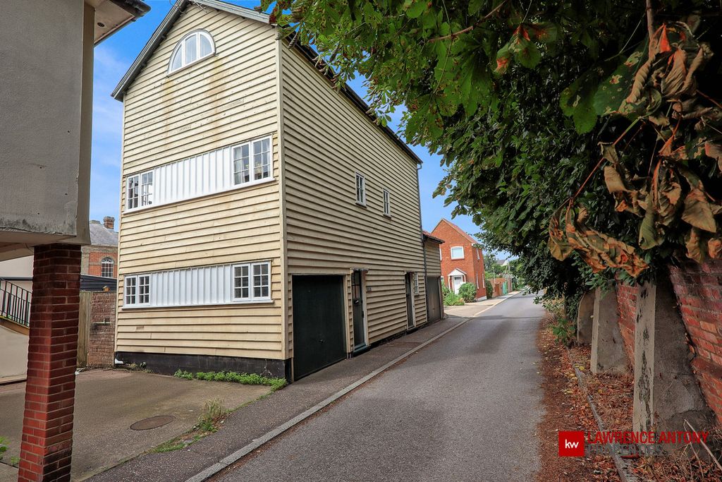 Property photo 1 of 35