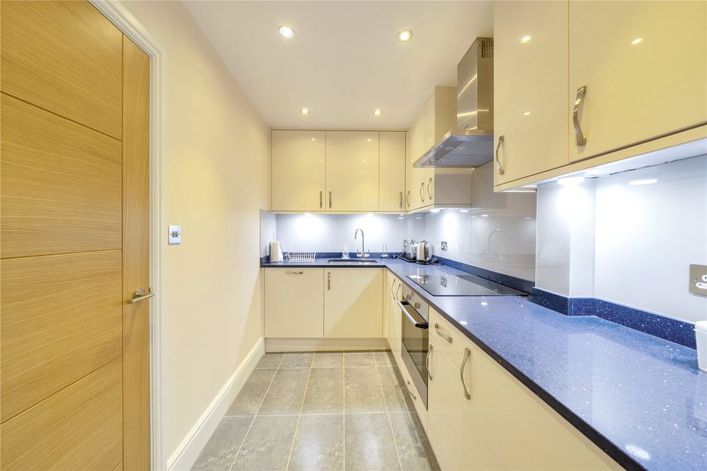 Property photo 2 of 17 Picture No. 01