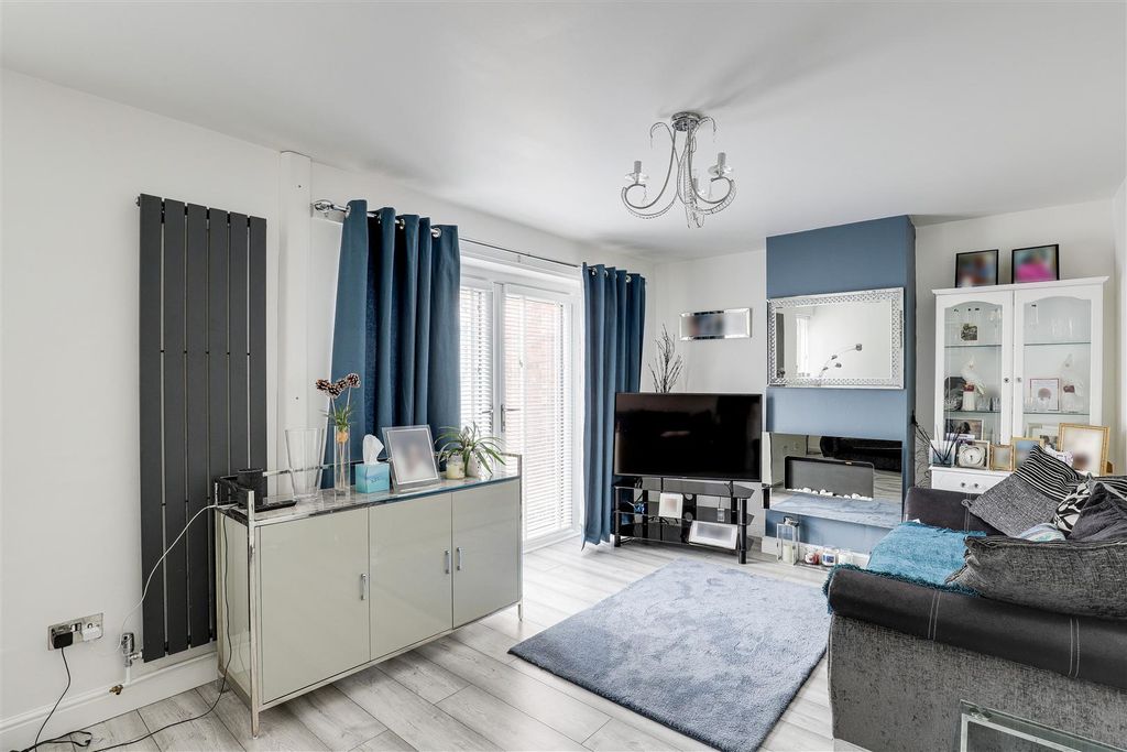 Property photo 2 of 14 6883.Jpg