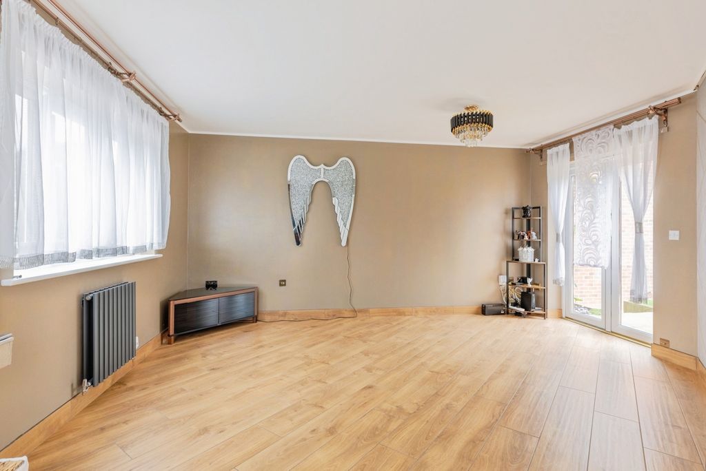 Property photo 2 of 22 Pbox-Img.Jpg