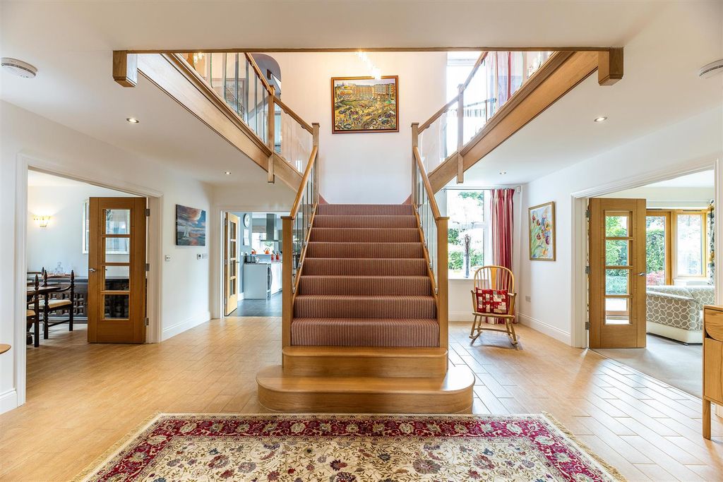 Property photo 2 of 32