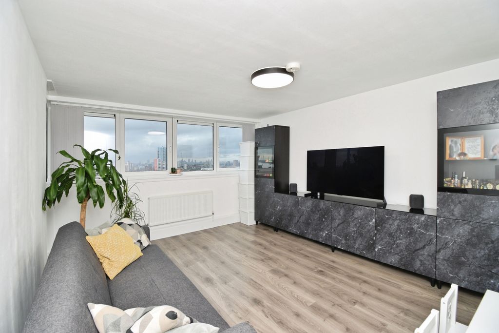 Property photo 1 of 17 Lounge/Dining Room