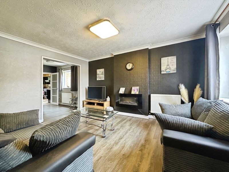 Property photo 3 of 20 Lounge