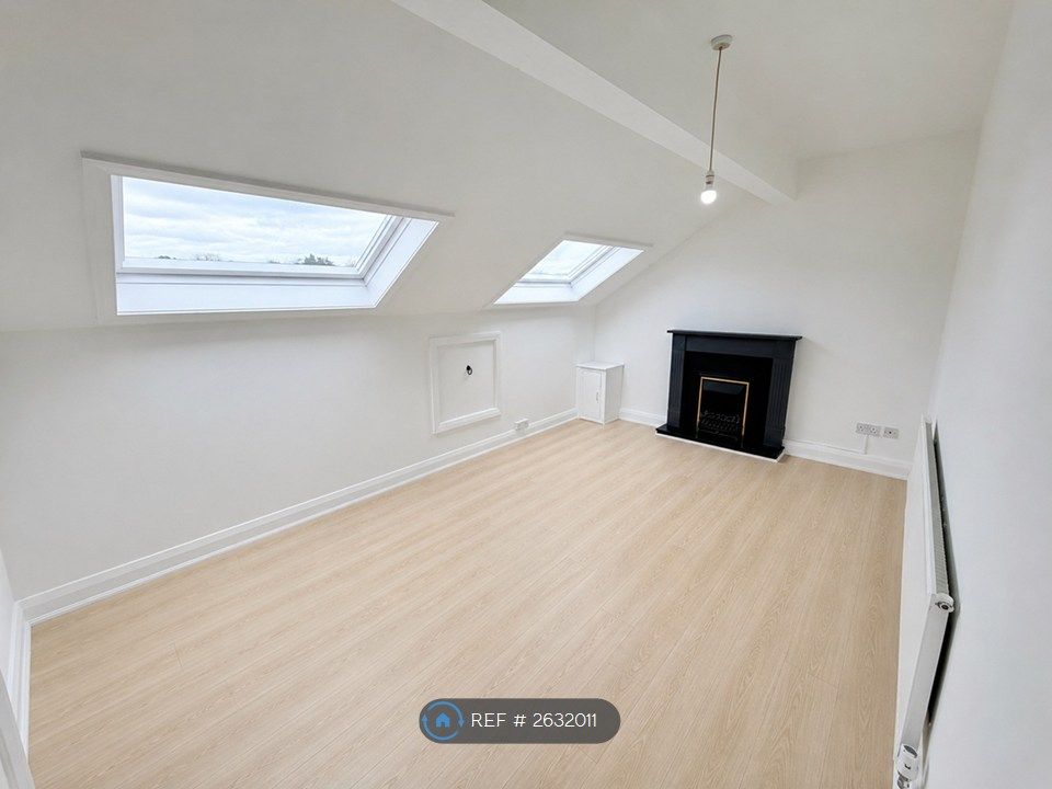Property photo 2 of 12 Sitting Room