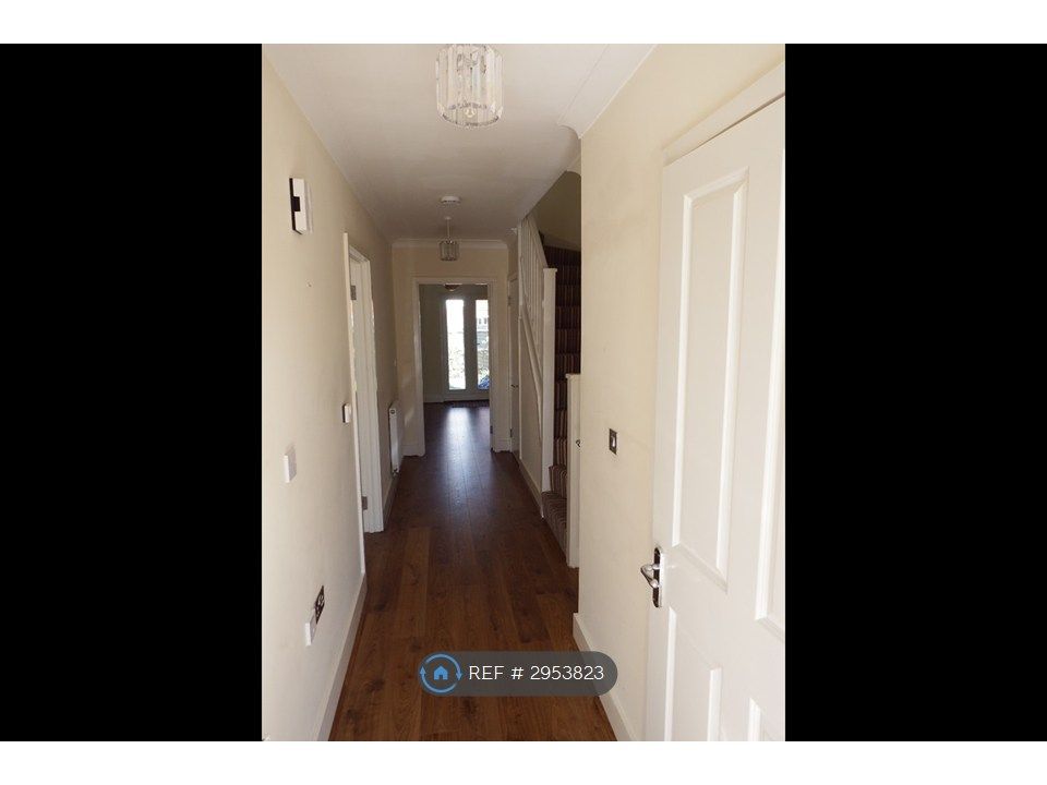 Property photo 3 of 16 Entrance Hallway