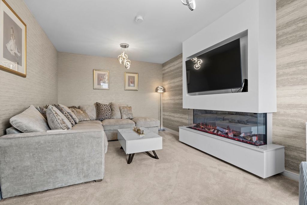 Property photo 2 of 33