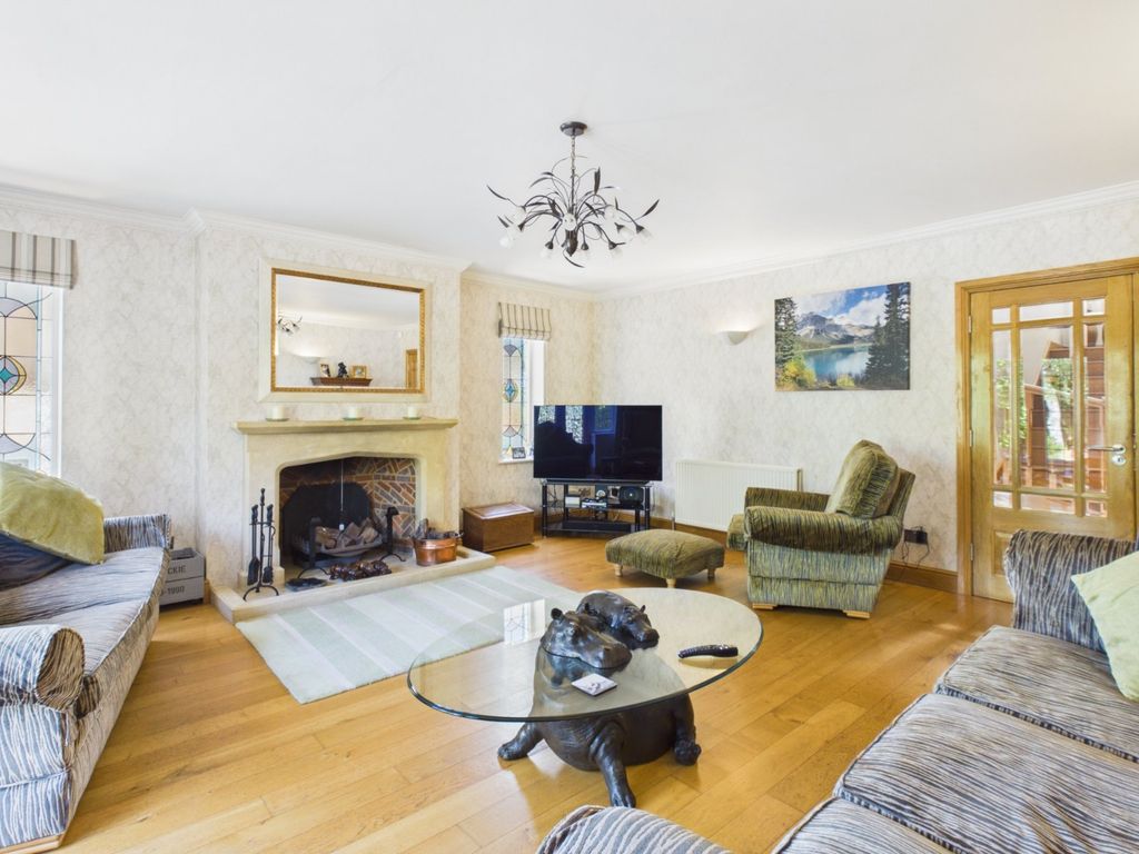 Property photo 3 of 32 Sitting Room