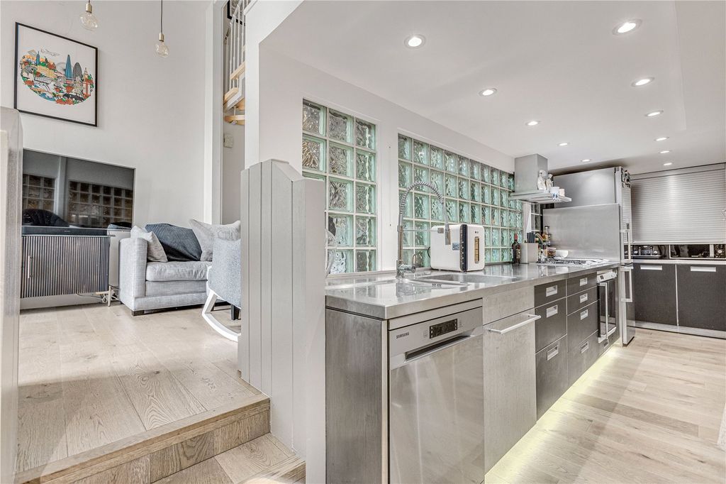 Property photo 2 of 11