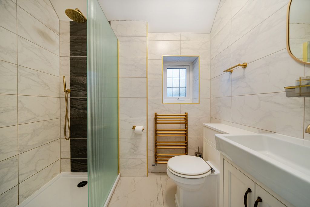 Additional image 19 of 4 bed detached house for saleWaverley Road, Farnborough GU14