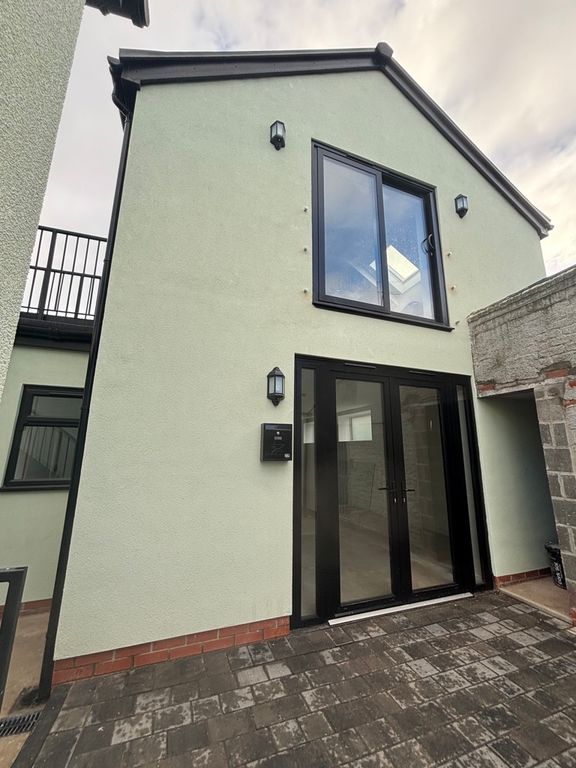 Property photo 1 of 7 Photo 7