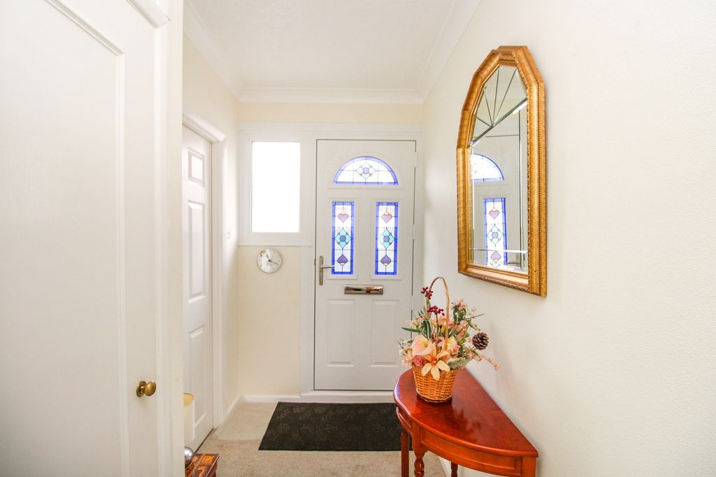Property photo 2 of 16 Entrance Hall