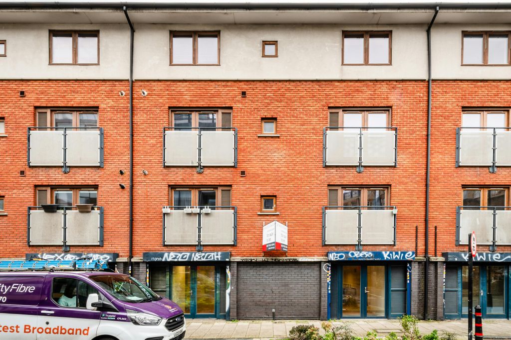 Property photo 3 of 13 Waterson St 8 - 12.Jpg