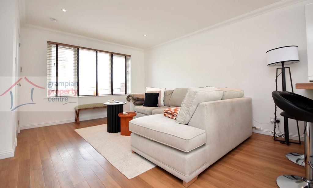 Property photo 3 of 17 l1.Jpg