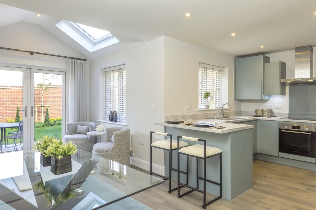 Property photo 2 of 11 Kitchen/Dining